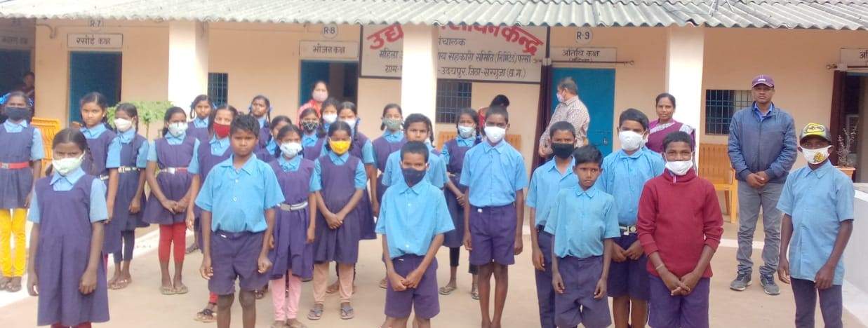 साल्हीस्कूल के बच्चों ने परसा में किया शैक्षणिक भ्रमण साल्हीस्कूल के बच्चों ने परसा में किया शैक्षणिक भ्रमण