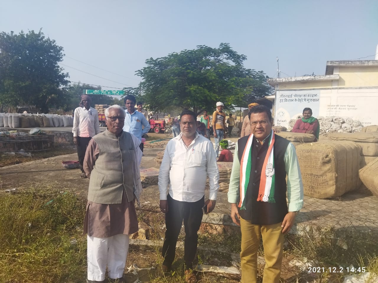अंजुम ने किया धान खरीदी केंद्र का निरीक्षण अंजुम ने किया धान खरीदी केंद्र का निरीक्षण