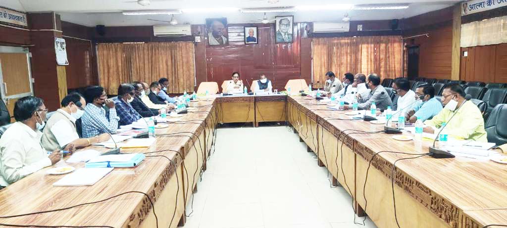 क्षतिग्रस्त जलाशयों के मरम्मत हेतु 15 दिवस के भीतर प्रस्तुत करें प्राक्कलन -संभागायुक्त
