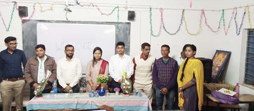प्रतियोगी परीक्षाओं के लिए स्कूली बच्चों को अफसरों ने दिए टिप्स प्रतियोगी परीक्षाओं के लिए स्कूली बच्चों को अफसरों ने दिए टिप्स