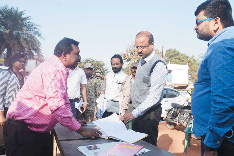 अवैध धान परिवहन पर होगी जब्ती, कलेक्टर ने साल्हेवारा चेकपोस्ट का किया औचक निरीक्षण अवैध धान परिवहन पर होगी जब्ती, कलेक्टर ने साल्हेवारा चेकपोस्ट का किया औचक निरीक्षण