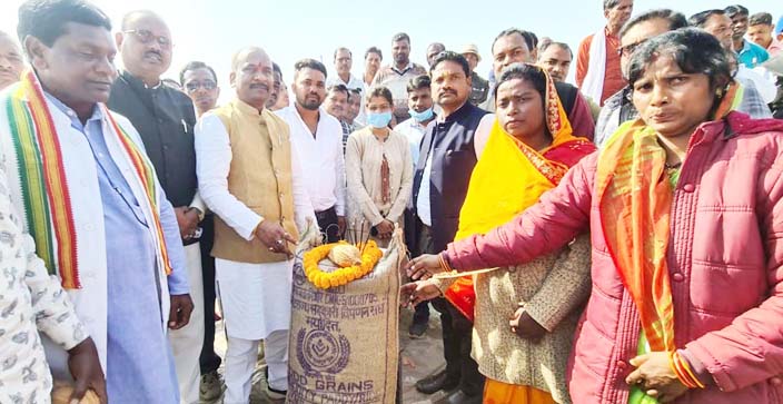 रजौली व कटगोड़ी में धान खरीदी केंद्र का विधायक ने किया उद्घाटन रजौली व कटगोड़ी में धान खरीदी केंद्र का विधायक ने किया उद्घाटन