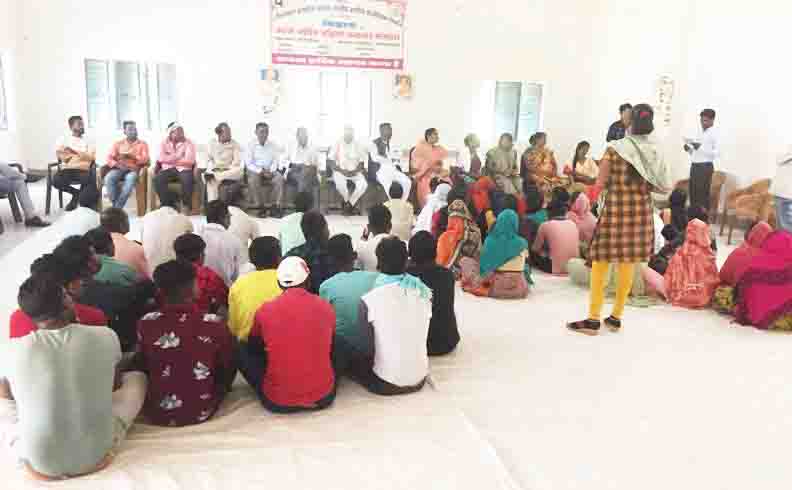 कांग्रेस में शामिल हुर्इं आठ युवती और पांच महिलाएं