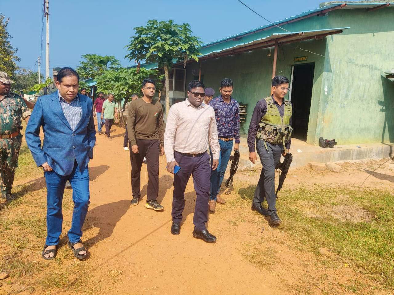 कलेक्टर-एसपी कर रहे सुदुरवर्ती क्षेत्रों का दौरा