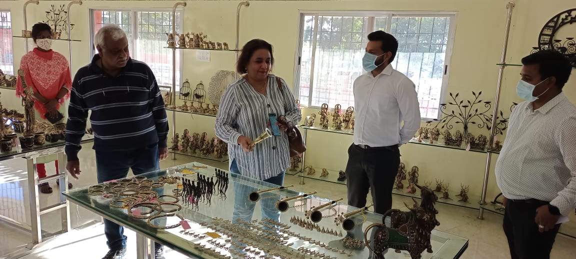 प्रमुख सचिव ने शिल्पनगरी, उड़ान आजीविका केंद्र का किया निरीक्षण