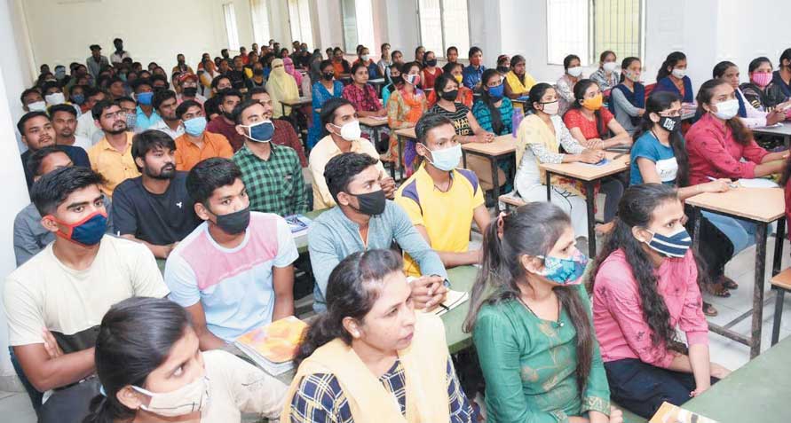 प्रतियोगी परीक्षाओं के लिए नि:शुल्क कोचिंग नवकिरण