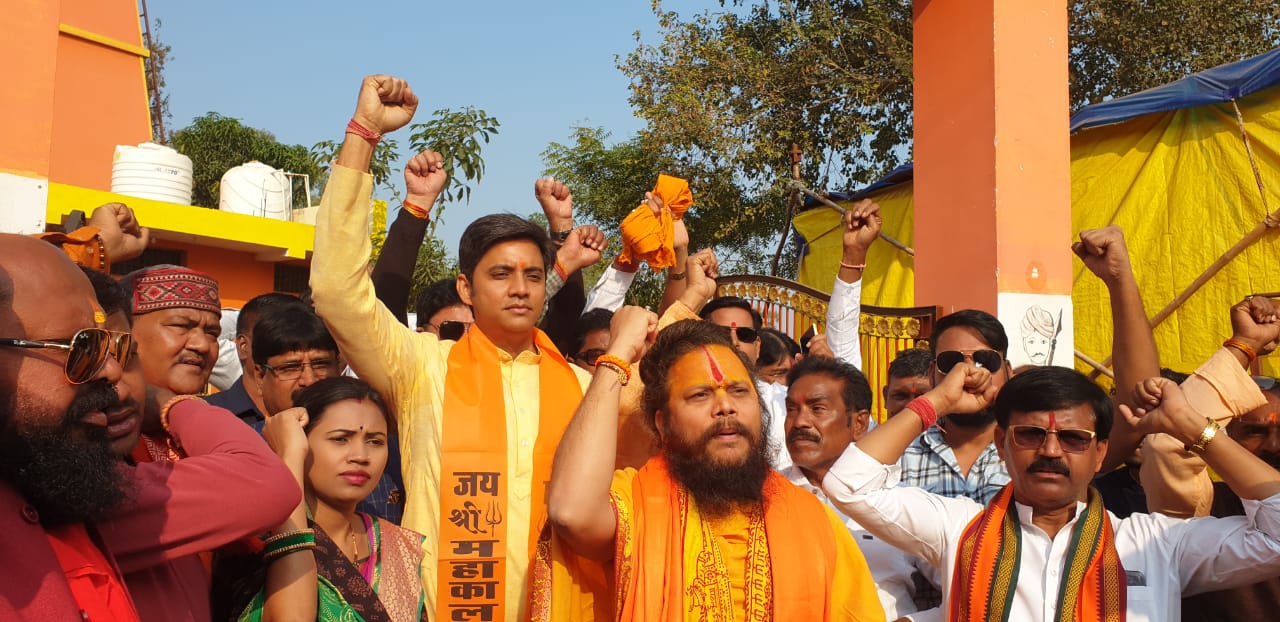 कवर्धा में शौर्य महासभा में शामिल होने नांदगांव से निकली रैली कवर्धा में शौर्य महासभा में शामिल होने नांदगांव से निकली रैली