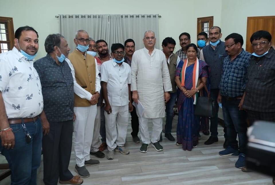 कर्णेश्वर ट्रस्ट का प्रतिनिधि मंडल मिला मुख्यमंत्री से