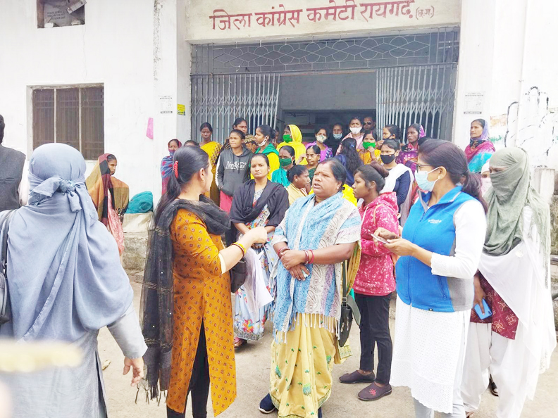 अध्यक्ष की ताजपोशी को लेकर महिला कांगे्रस में बवाल, पार्टी दफ्तर में महिला कार्यकर्ताओं ने निकाली भड़ास अध्यक्ष की ताजपोशी को लेकर महिला कांगे्रस में बवाल, पार्टी दफ्तर में महिला कार्यकर्ताओं ने निकाली भड़ास