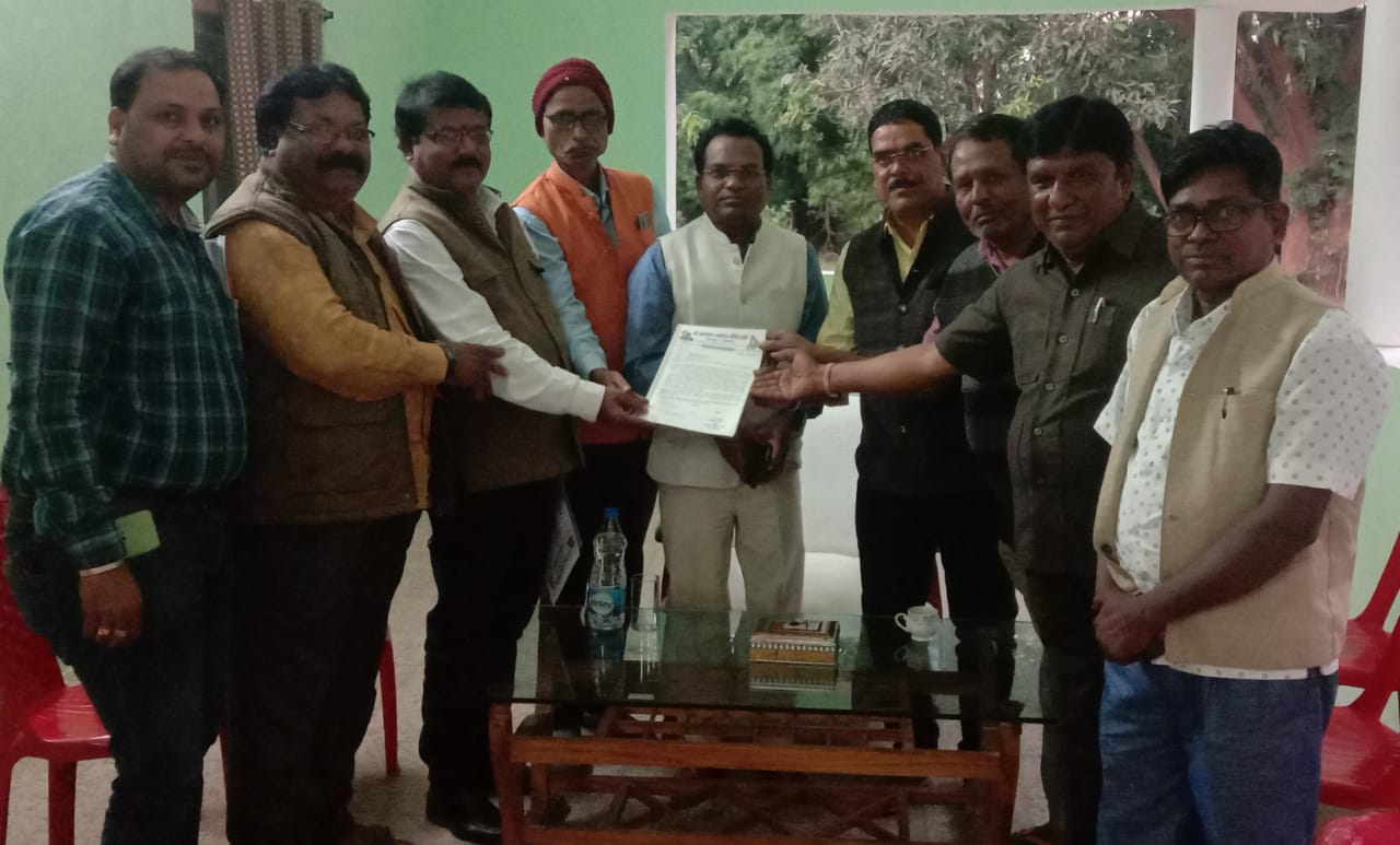 कर्णेश्वर के विकास के लिए हरसंभव कार्य होंगे-कलेक्टर कर्णेश्वर के विकास के लिए हरसंभव कार्य होंगे-कलेक्टर