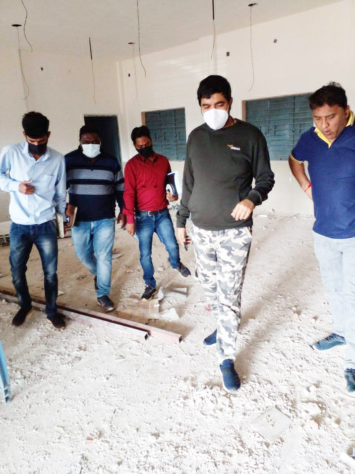 आयुक्त ने किया निर्माण कार्य का निरीक्षण आयुक्त ने किया निर्माण कार्य का निरीक्षण