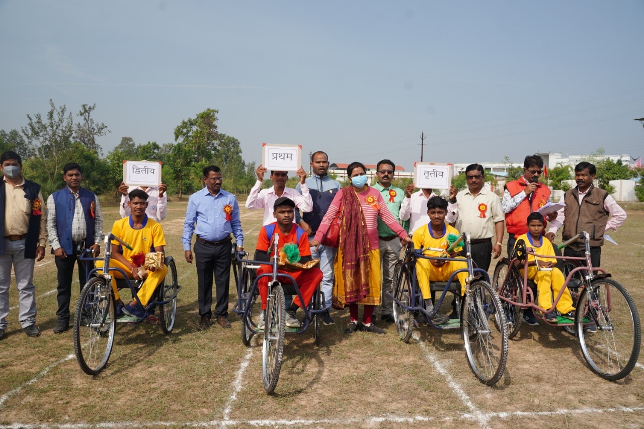 दिव्यांग छात्रों ने स्पर्धाओं में दिखाया दम