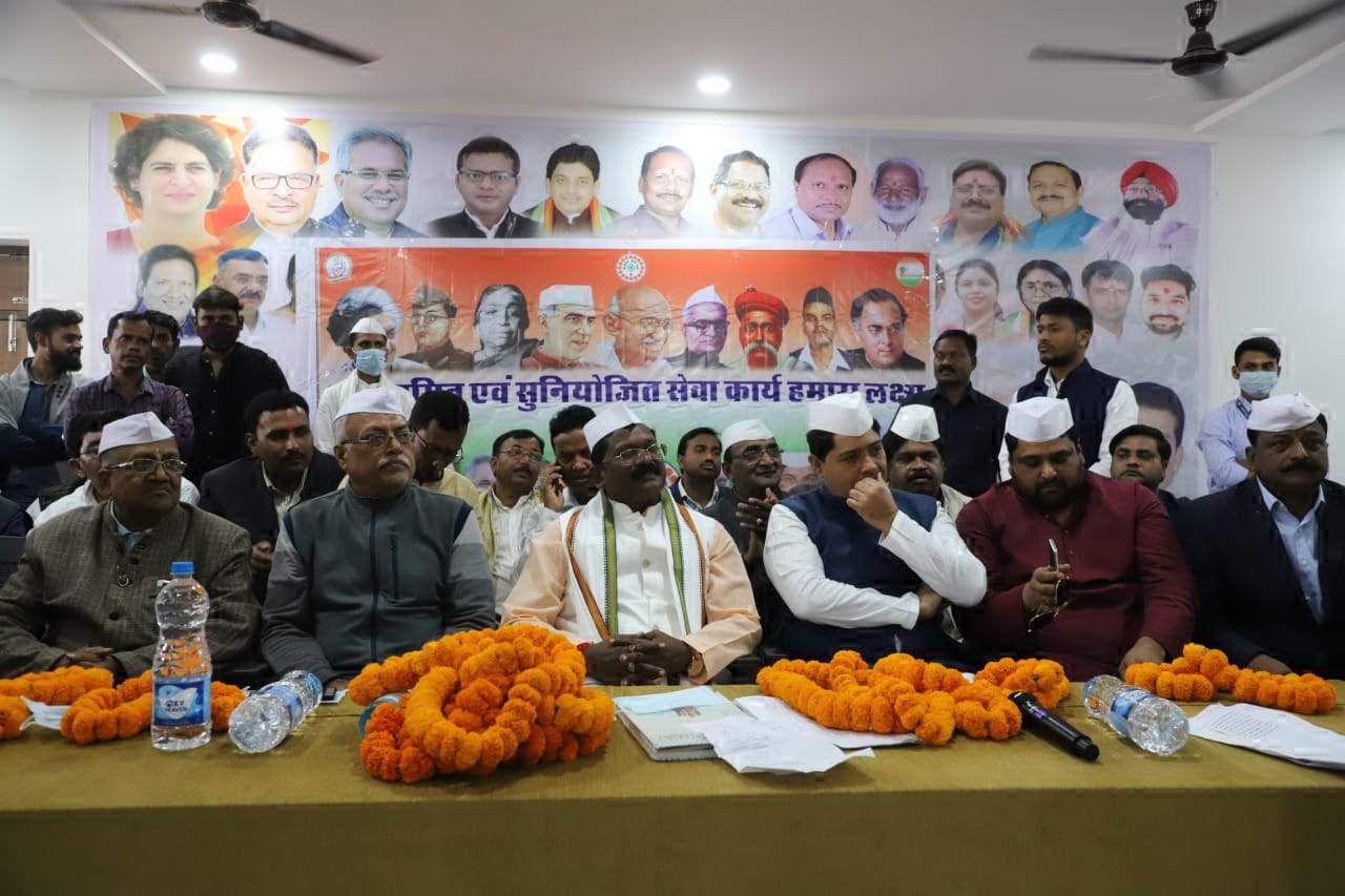 सेवादल सरगुजा द्वारा किए जा रहे कार्यों को अमरजीत ने सराहा