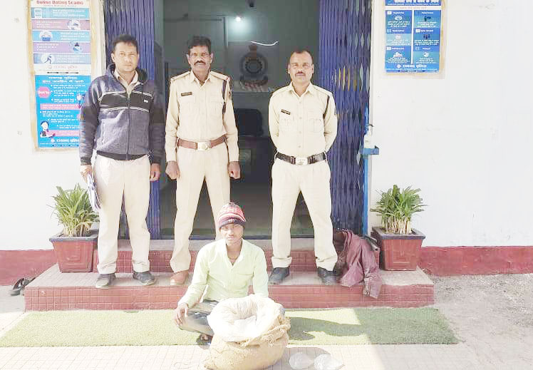 महुआ शराब के साथ एक गिरफ्तार