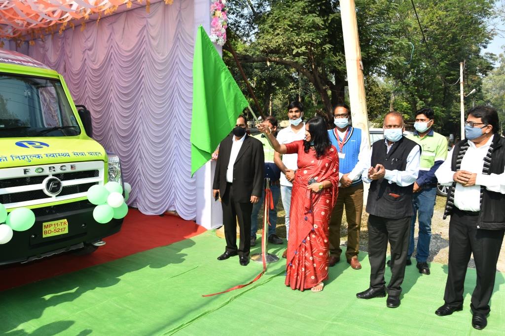 कलेक्टर ने किया बालको संचालित चलित स्वास्थ्य इकाई का उद्घाटन