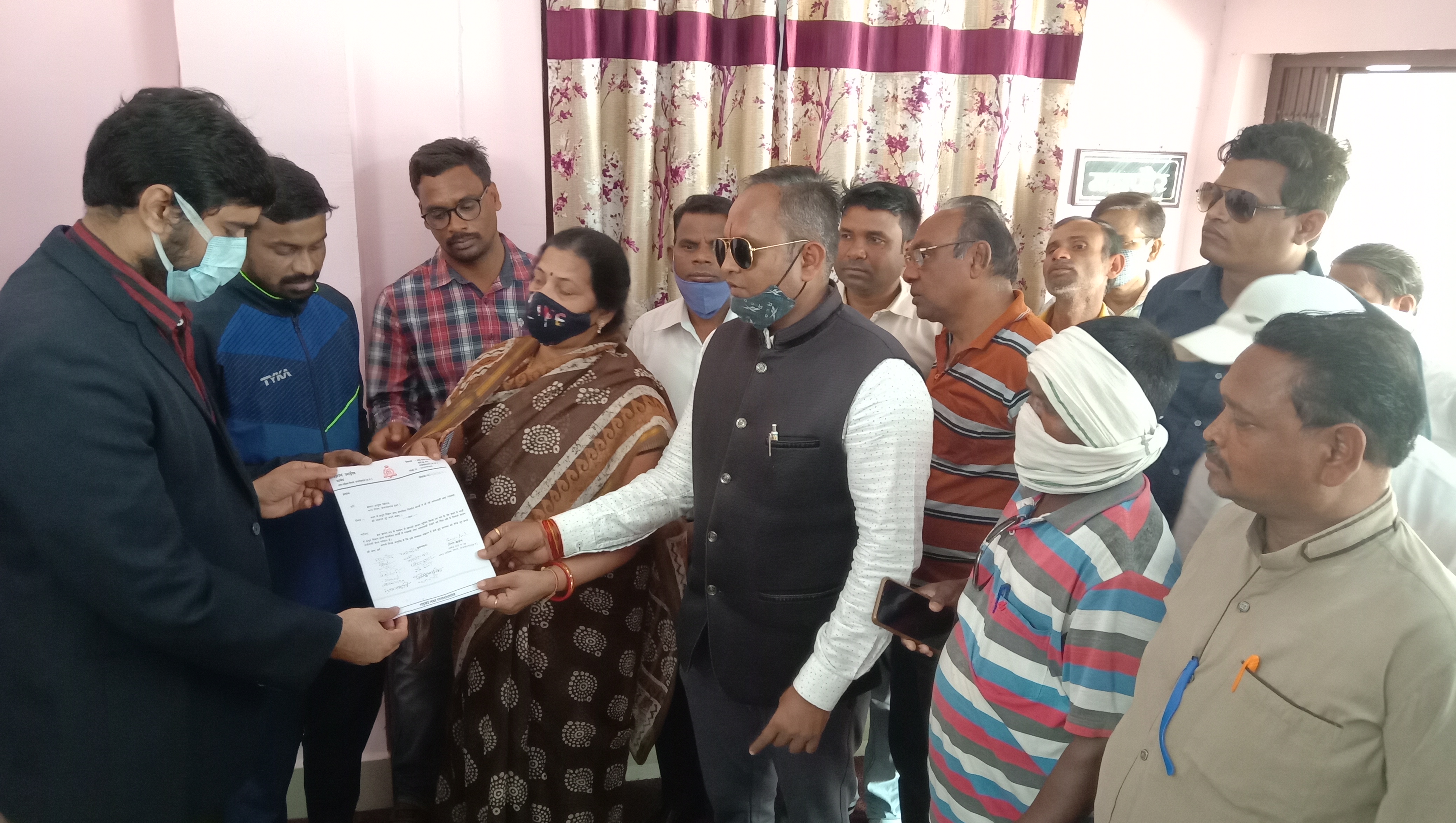 पार्षद ने आयुक्त को बताई वार्ड की समस्याएं पार्षद ने आयुक्त को बताई वार्ड की समस्याएं