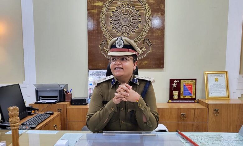 वर्दी उतारकर हंगामा करने वाले ट्रैफिक सिपाही को एसपी ने किया सस्पेंड, जांच बिठाई