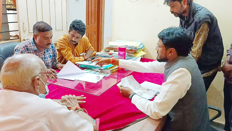 अनाप-शनाप बिजली बिल, किसान-उपभोक्ताओं ने किया प्रदर्शन