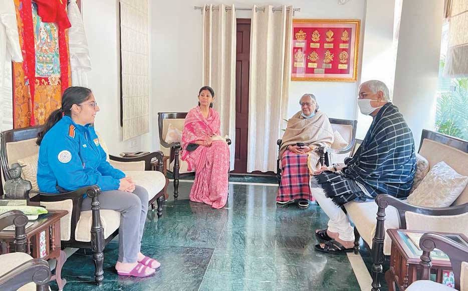 सीडीएस विपिन रावत के परिजनों से मिले सिंहदेव, दी श्रद्धांजलि