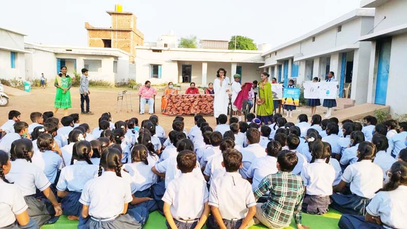 मानव अधिकार दिवस पर स्वामी आत्मानंद इंग्लिश स्कूल में विविध कार्यक्रम मानव अधिकार दिवस पर स्वामी आत्मानंद इंग्लिश स्कूल में विविध कार्यक्रम