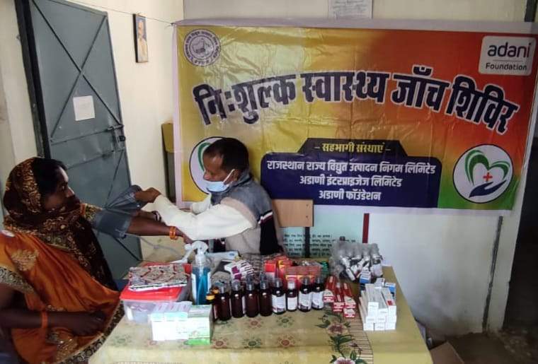 स्वस्थ ग्राम परियोजना के तहत तारागांव में चिकित्सा शिविर