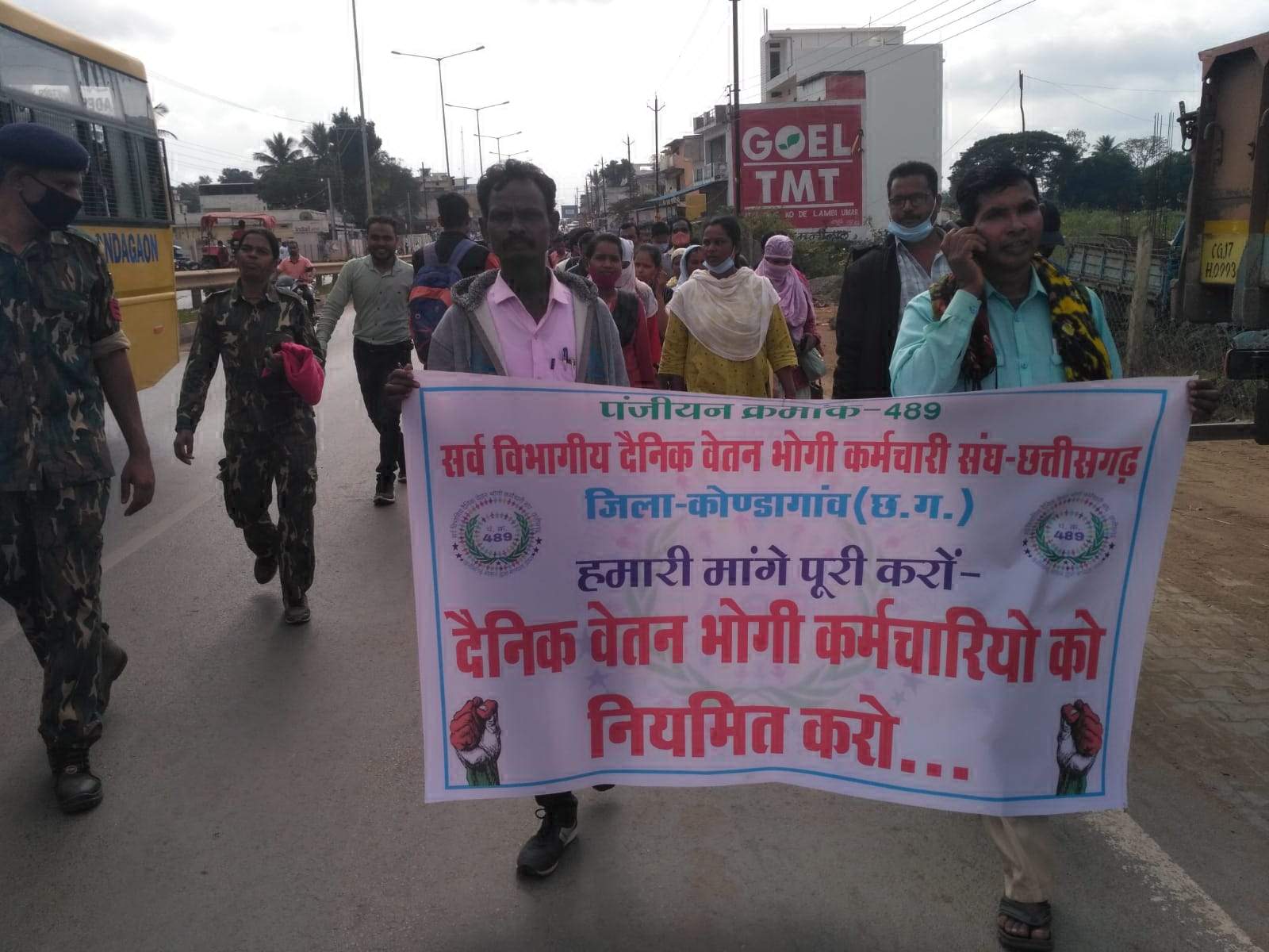 दैवेभो कर्मियों ने धरना के बाद रैली निकाली, ज्ञापन सौंपा