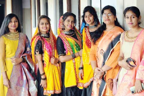 विप्र कॉलेज के विद्यार्थियों ने फ्रेशर पार्टी में खूब किया धमाल