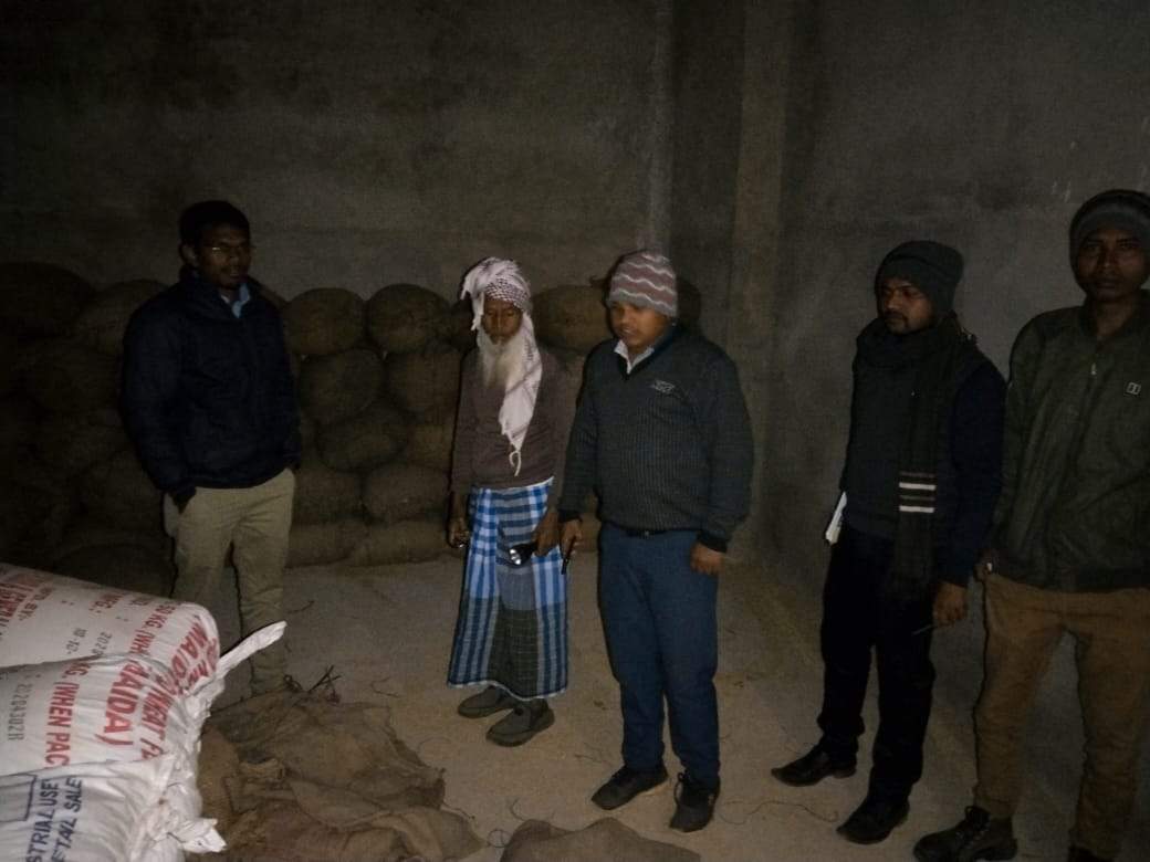 झारखंड का 123 बोरी धान समिति में खपाने डंप, प्रशासन ने किया जब्त