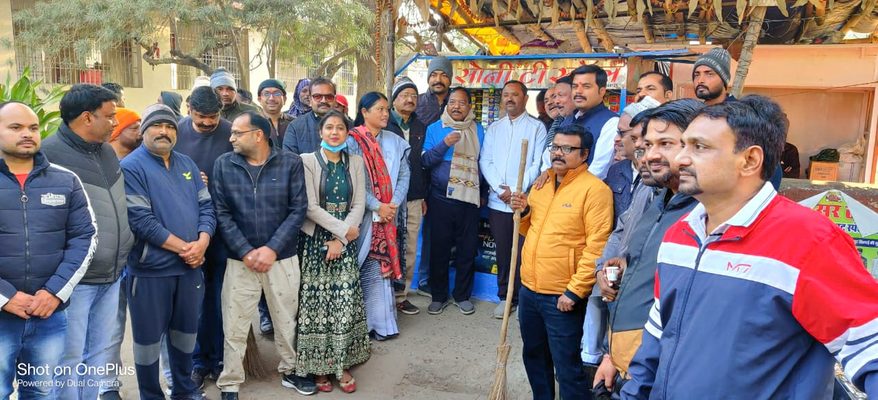 विश्वनाथ कॉरिडोर के लोकार्पण से पूर्व शहर में निकली भव्य प्रभात फेरी