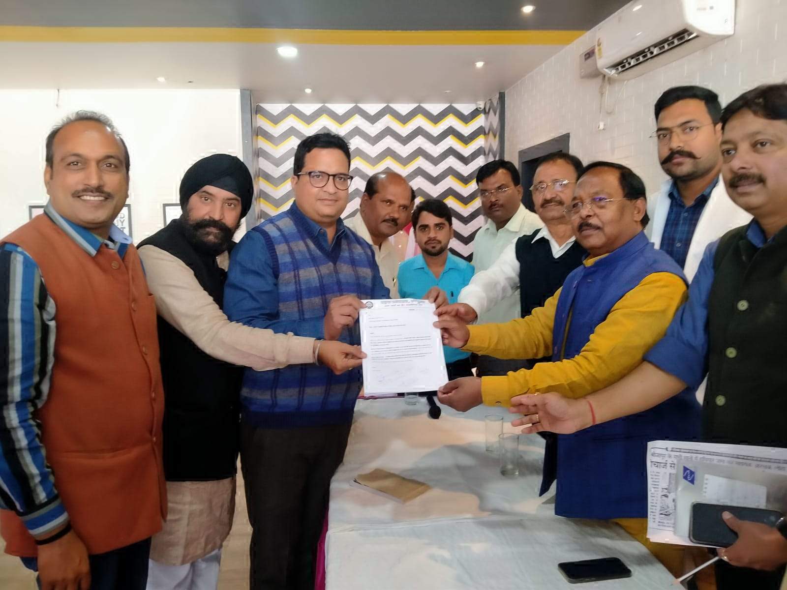 संभाग में सडक़ों की दुर्दशा से पीडि़त आम नागरिकों के मंच सडक़ सत्याग्रह ने राज्यसभा सांसद को भी सौंपा ज्ञापन