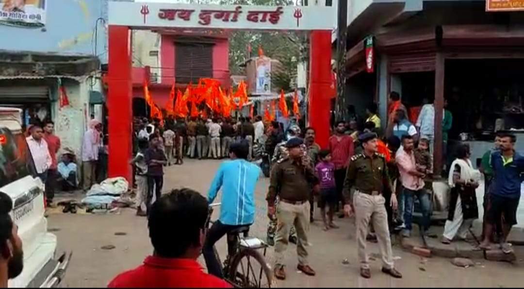 चुनाव प्रचार के लिए पहुंचे मंत्री अकबर के खिलाफ जमकर नारेबाजी