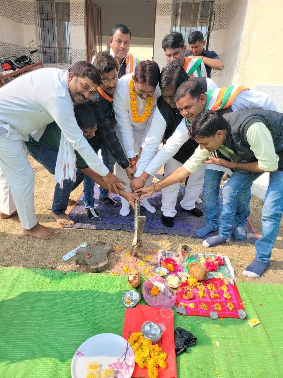 विधायक राय ने 14 स्थानों पर मुख्यमंत्री सडक़ योजना के तहत करोड़ों का किया भूमिपूजन विधायक राय ने 14 स्थानों पर मुख्यमंत्री सडक़ योजना के तहत करोड़ों का किया भूमिपूजन