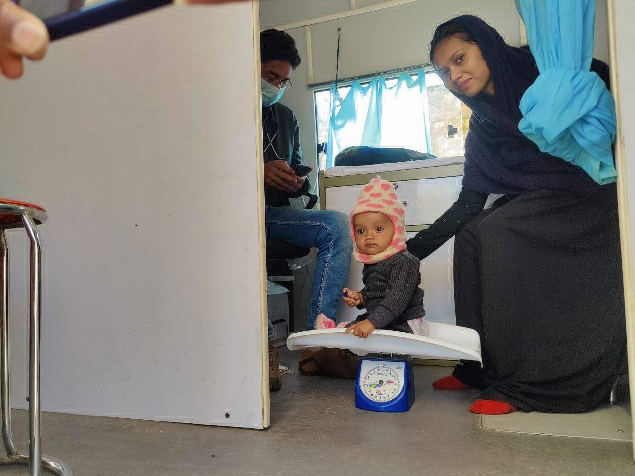 मुख्यमंत्री स्लम स्वास्थ्य योजना, 10 माह की बच्ची को मिला सर्दी का सिरप