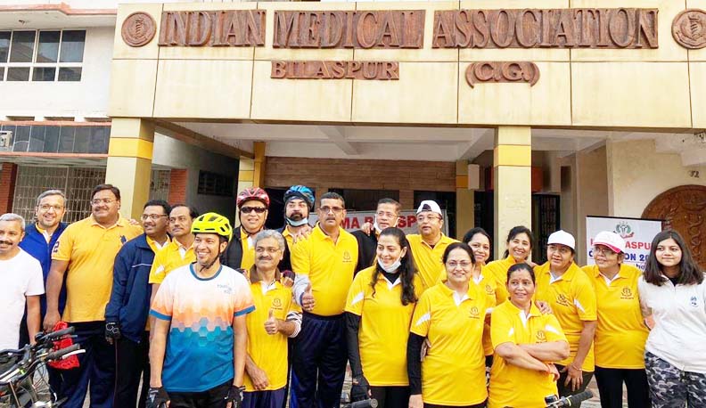 कोविड के प्रति जागरूक करने चिकित्सकों ने रखी खेल स्पर्धा, साइकिल रैली निकाली