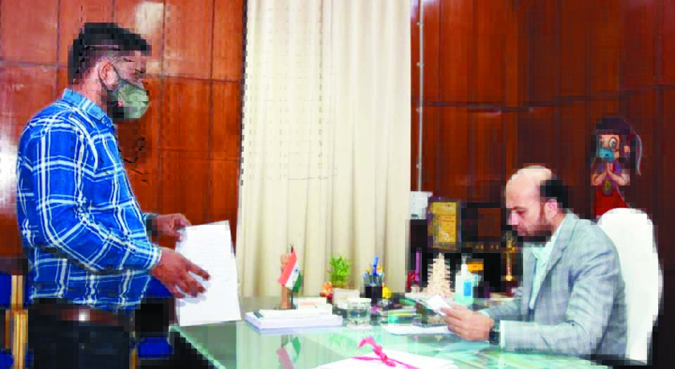 चुनकट्टा के ग्रामीण पहुंचे जनदर्शन में, खदान खोदने की अनुमति नहीं दिए जाने का दिया आवेदन