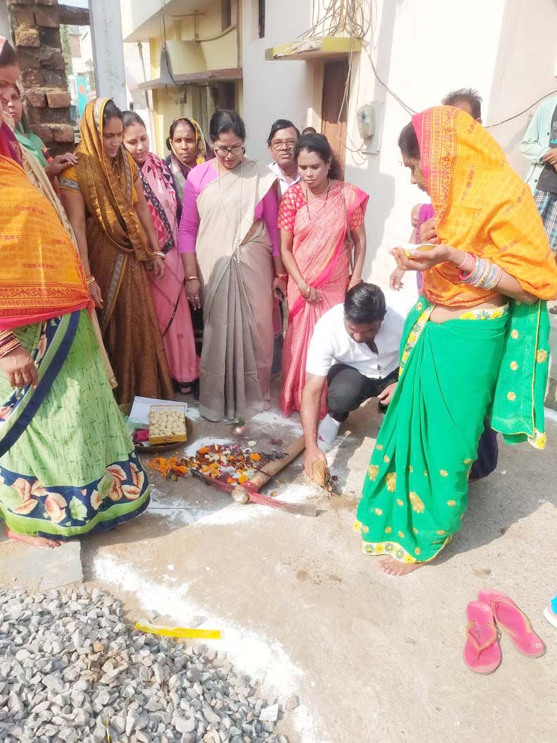 मेयर ने किया विकास कार्यों का भूमिपूजन मेयर ने किया विकास कार्यों का भूमिपूजन