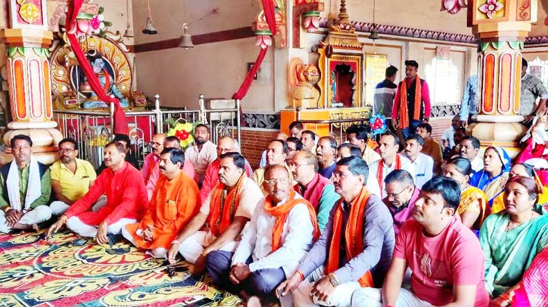 पुराने शिव मंदिर में पूजा-अर्चना, काशी विश्वनाथ कॉरिडोर लोकार्पण का सीधा प्रसारण देखे भाजपाई पुराने शिव मंदिर में पूजा-अर्चना, काशी विश्वनाथ कॉरिडोर लोकार्पण का सीधा प्रसारण देखे भाजपाई