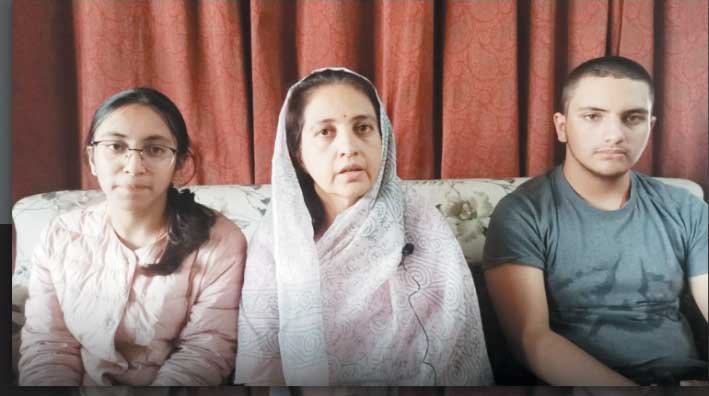 निर्दलीय प्रत्याशी के समर्थन में उतरे दिवंगत विधायक देवव्रत के बेटे-बेटी निर्दलीय प्रत्याशी के समर्थन में उतरे दिवंगत विधायक देवव्रत के बेटे-बेटी