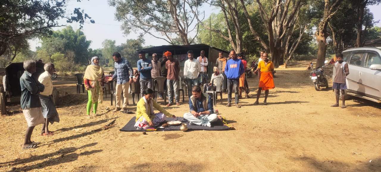 सडक़ डामरीकरण का भूमिपूजन