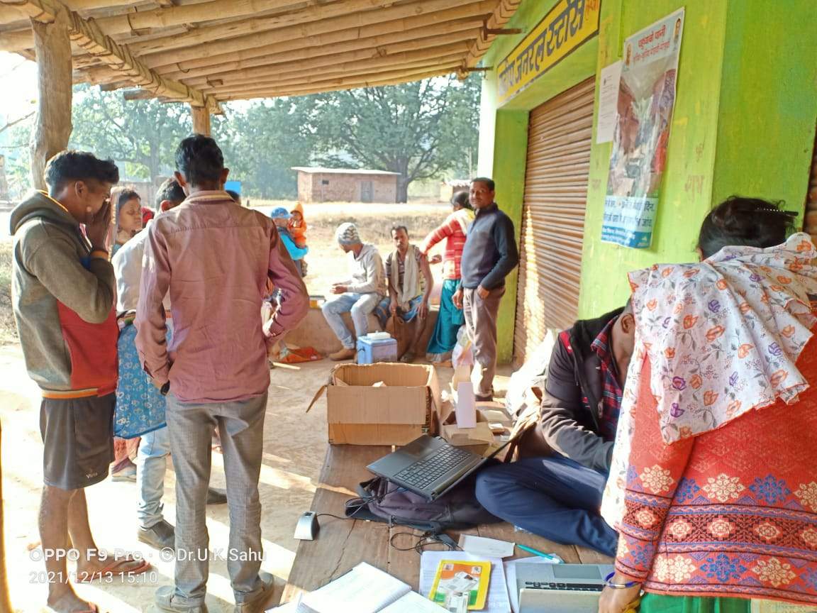 आयुष्मान कार्ड बनाने व स्वास्थ्य परीक्षण करने शिविर