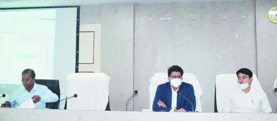 तेजी से हो कार्य पूर्ण-कलेक्टर प्रकरणों के  निराकरण के निर्देश