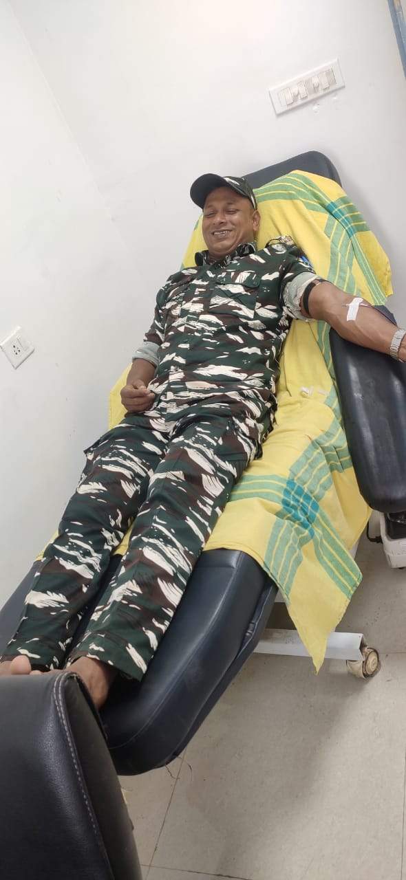 सीआरपीएफ जवान ने रक्तदान कर महिला की बचाई जान