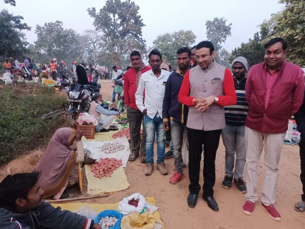 ओमकार यादव बुधवारी बाजार का जिपं सभापति ने किया उद्घाटन