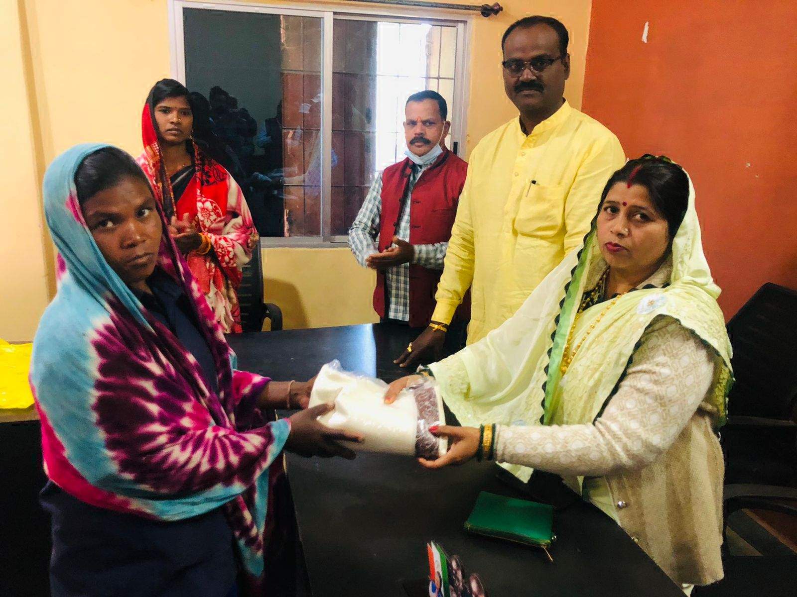 स्वच्छता दीदी-कर्मियों का सम्मान