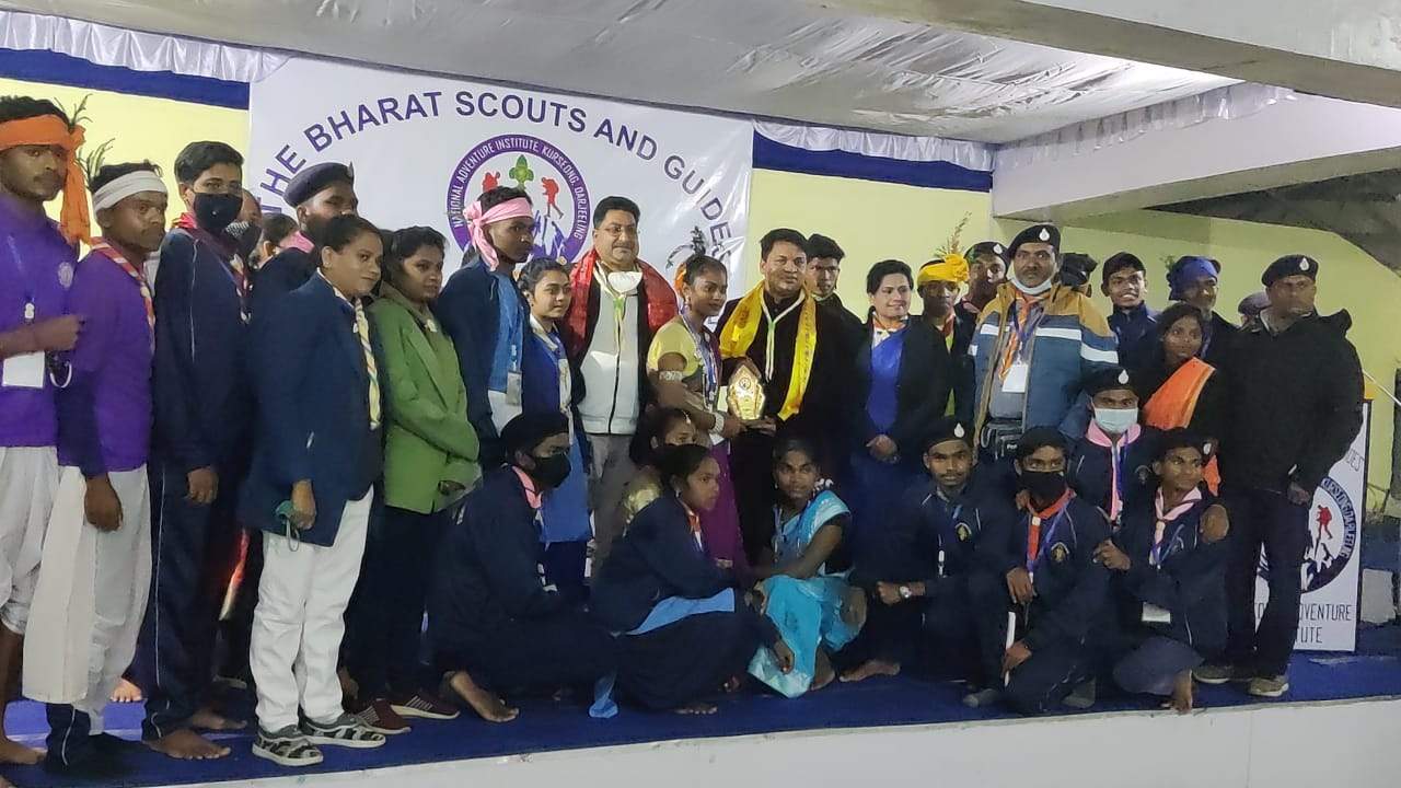 दार्जिलिंग एडवेंचर शिविर कर लौटा छत्तीसगढ़ का दल