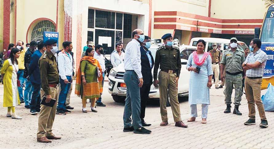 मतदान केंद्रों में भी लगेगी स्वास्थ्य कर्मियों की टीम, कलेक्टर ने दिए निर्देश