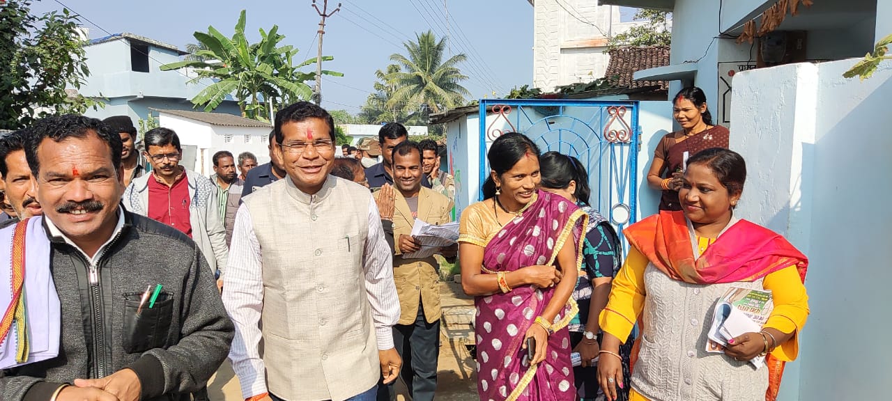 सोरी के समर्थन में मरकाम की मौजूदगी में निकाली रैली