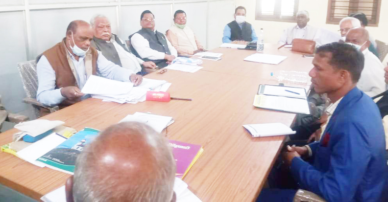 अस्पताल में डॉक्टर-कर्मियों की कमी, इलाज से वंचित हो रहे आदिवासी अस्पताल में डॉक्टर-कर्मियों की कमी, इलाज से वंचित हो रहे आदिवासी