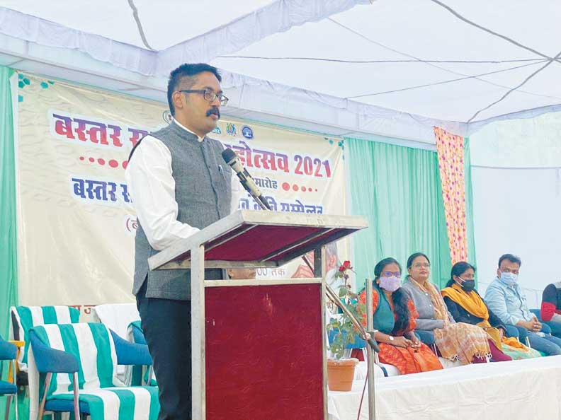 लाला जगदलपुरी ग्रंथालय बदल रही बस्तर की तस्वीर-आईजी