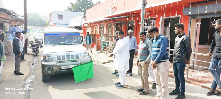विधायक ने झंडी दिखाकर रामायण मंडली को किया रवाना विधायक ने झंडी दिखाकर रामायण मंडली को किया रवाना